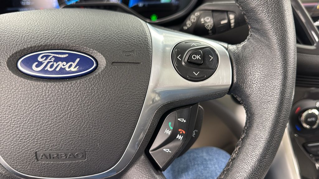 2014 Ford C-Max Hybrid SEL photo 22