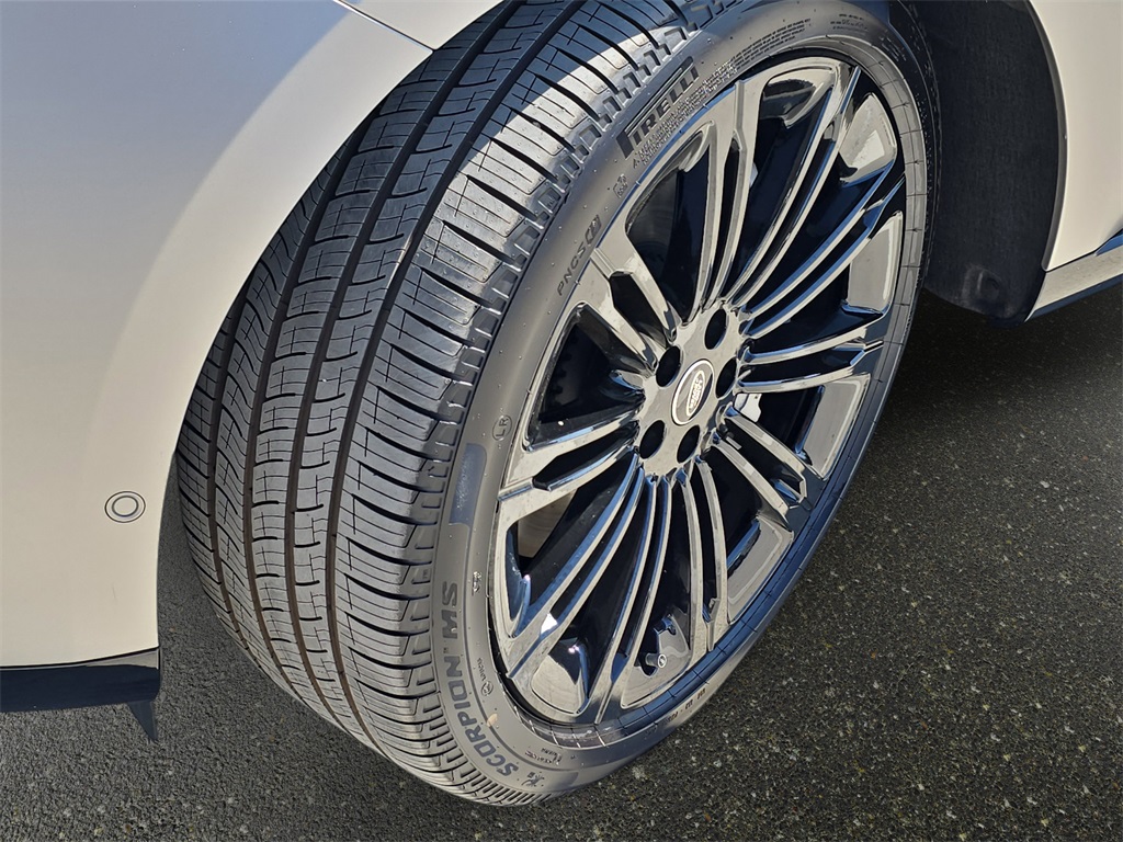2025 Land Rover Range Rover SE photo 29
