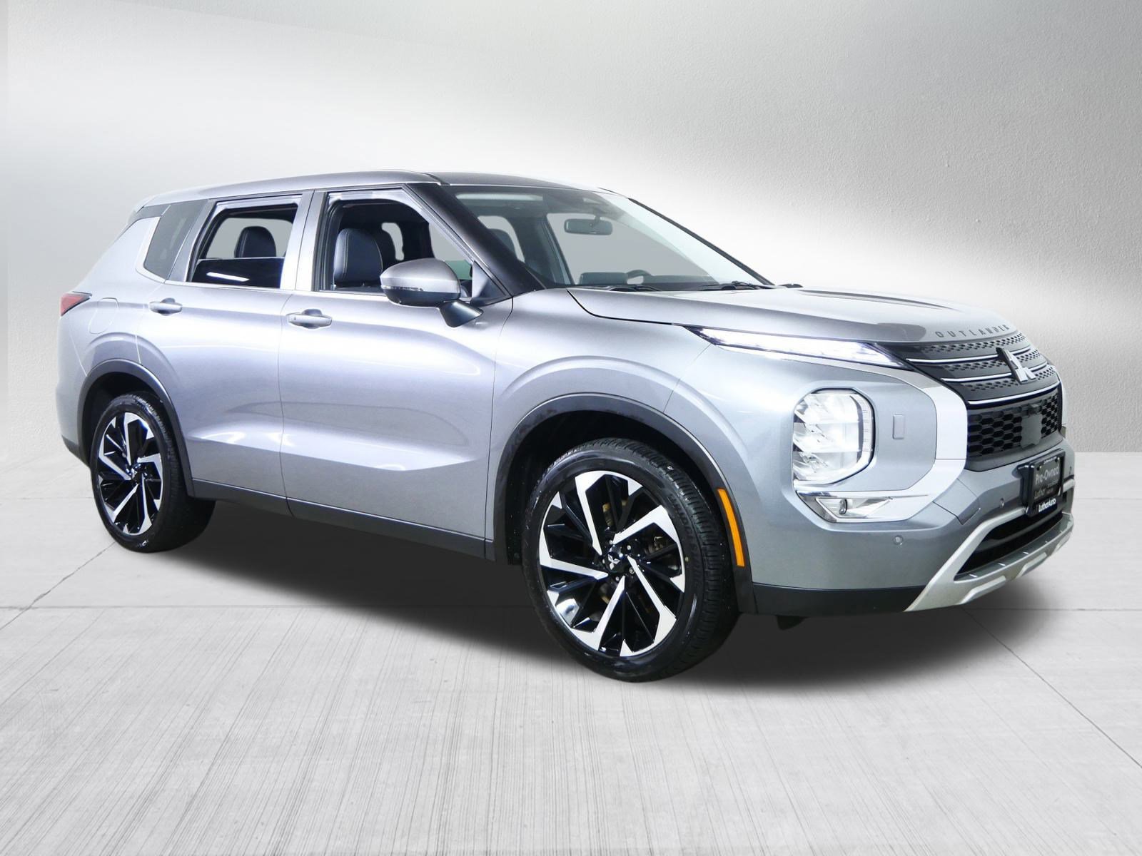 2022 Mitsubishi Outlander SE's photo