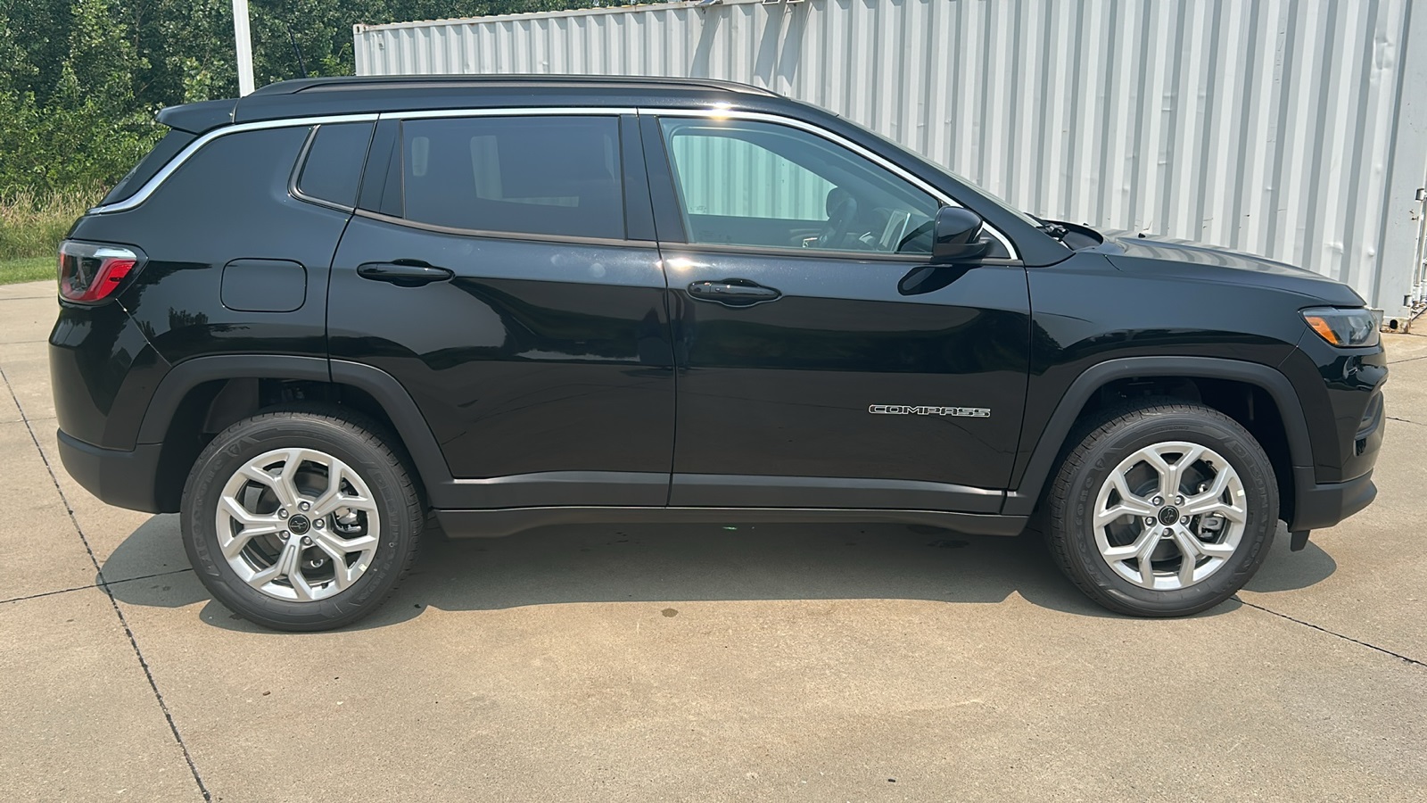 2025 Jeep Compass Latitude photo 2