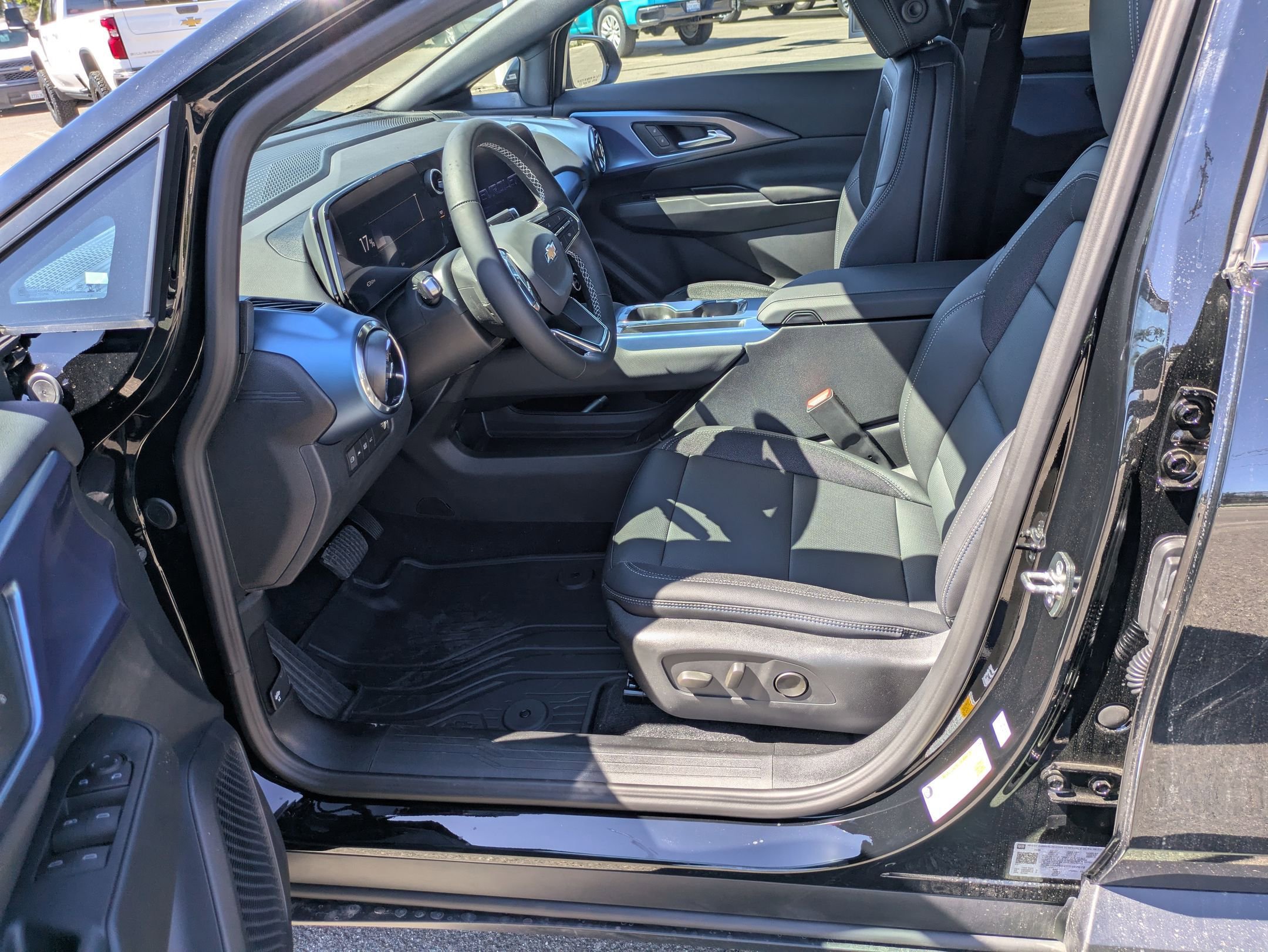 2026 Chevrolet Equinox EV 1LT photo 11