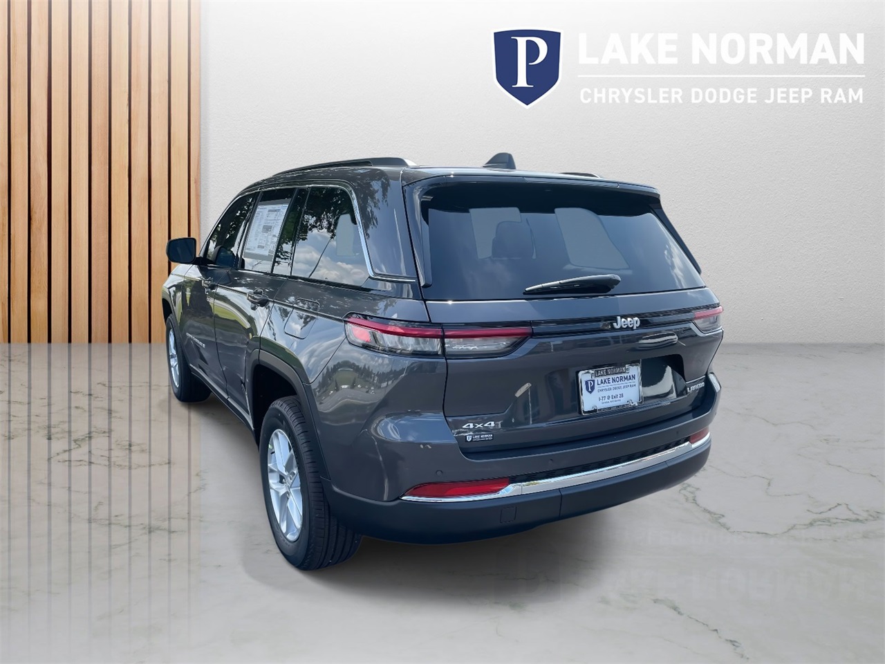 2025 Jeep Grand Cherokee Laredo photo 6