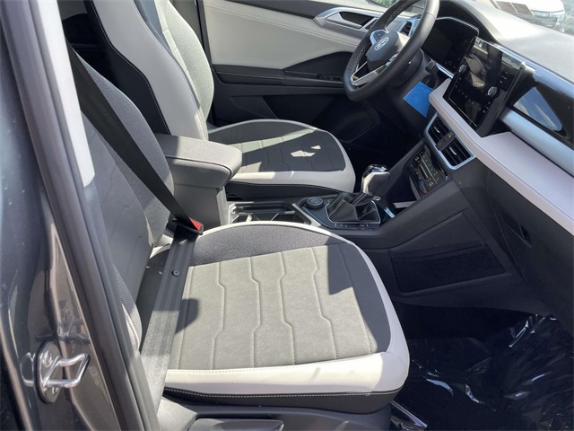 2025 Volkswagen Taos SE photo 16