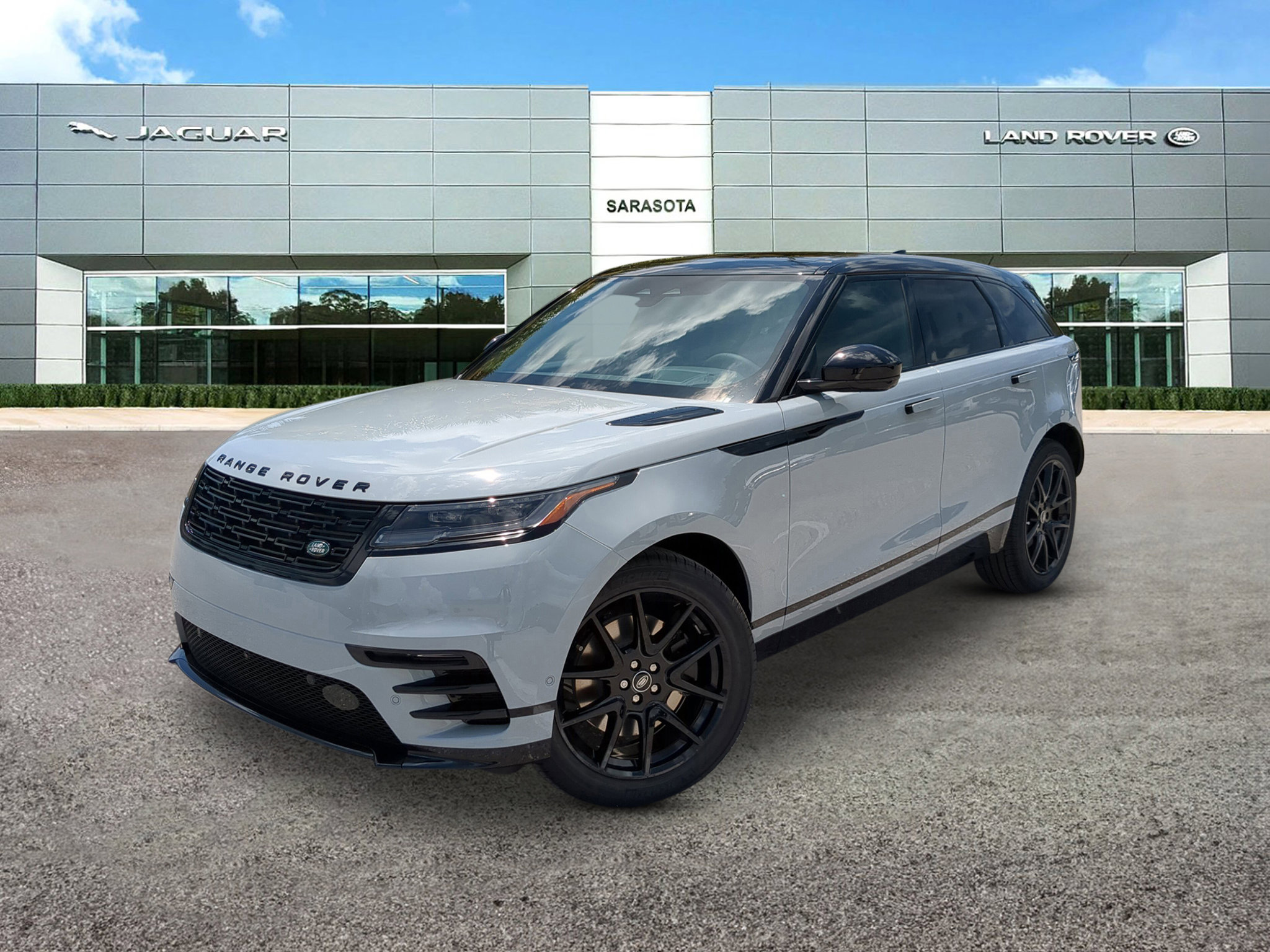 2026 Land Rover Range Rover Velar Dynamic SE's photo