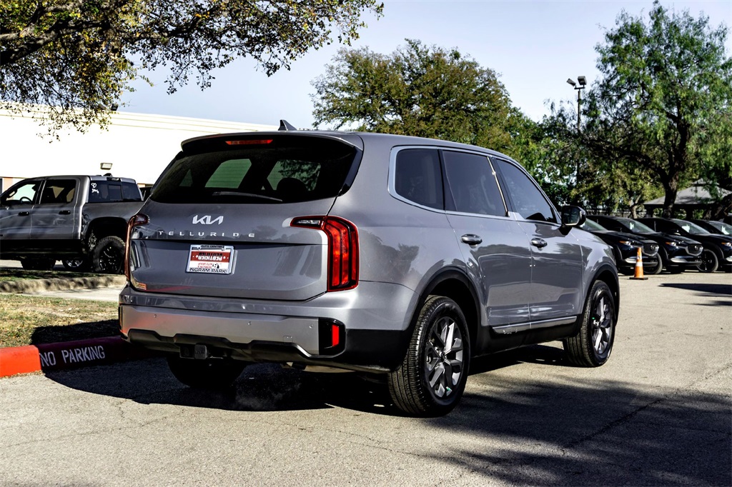 2025 Kia Telluride LX photo 4