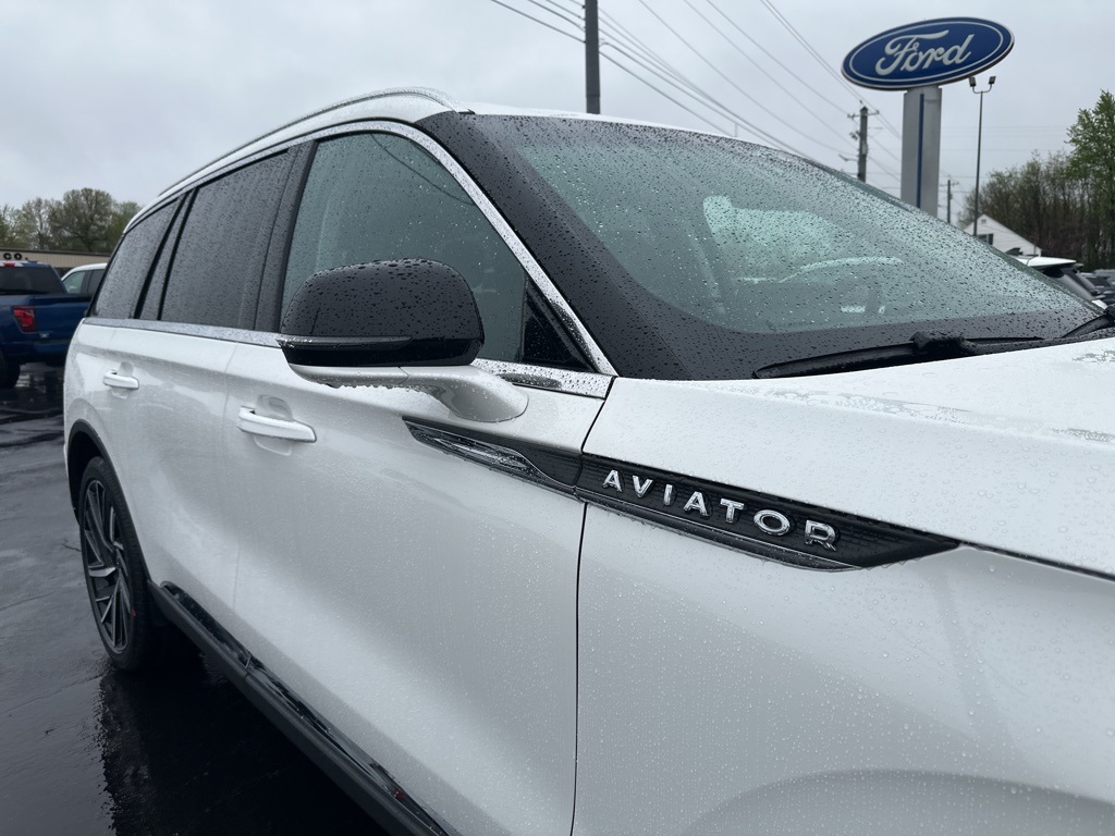 2025 Lincoln Aviator Reserve photo 8