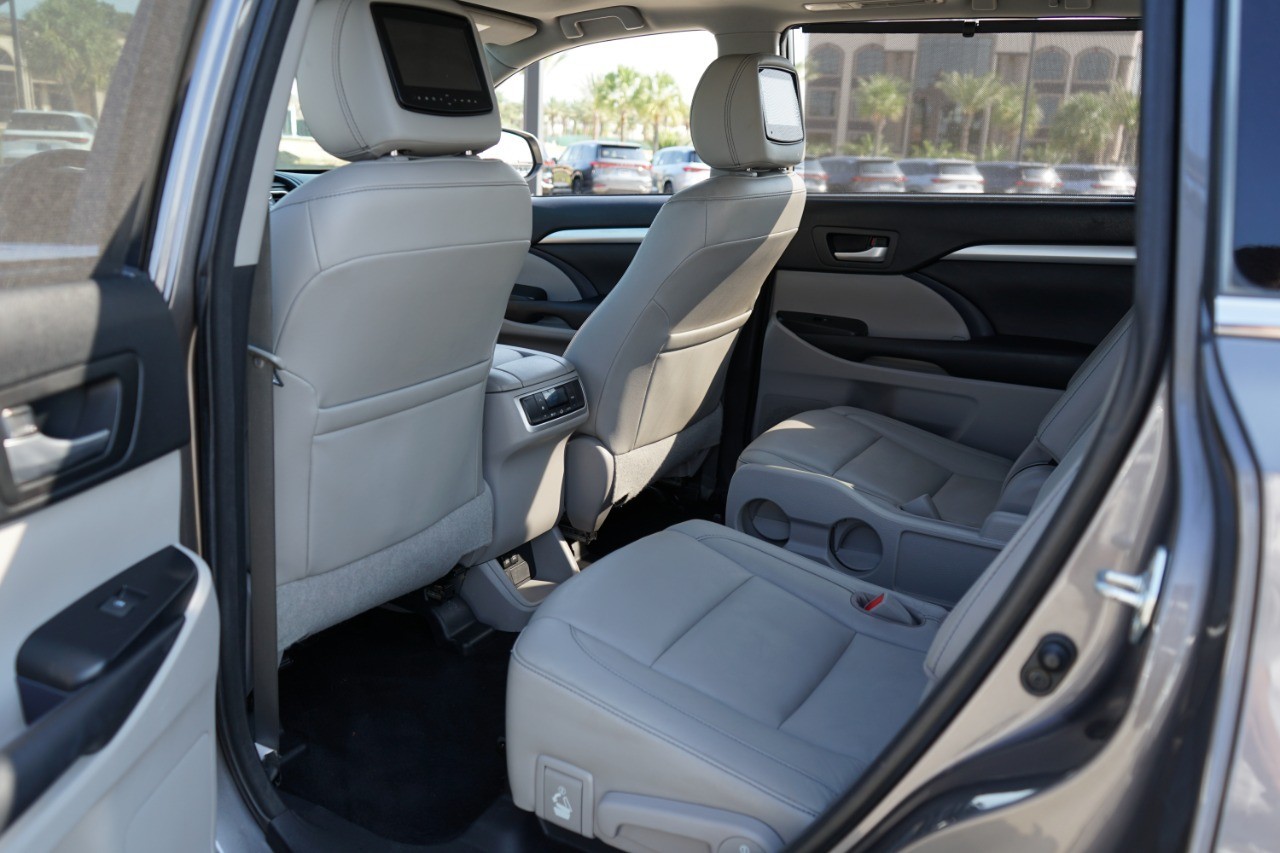 2017 Toyota Highlander SE XLE photo 28