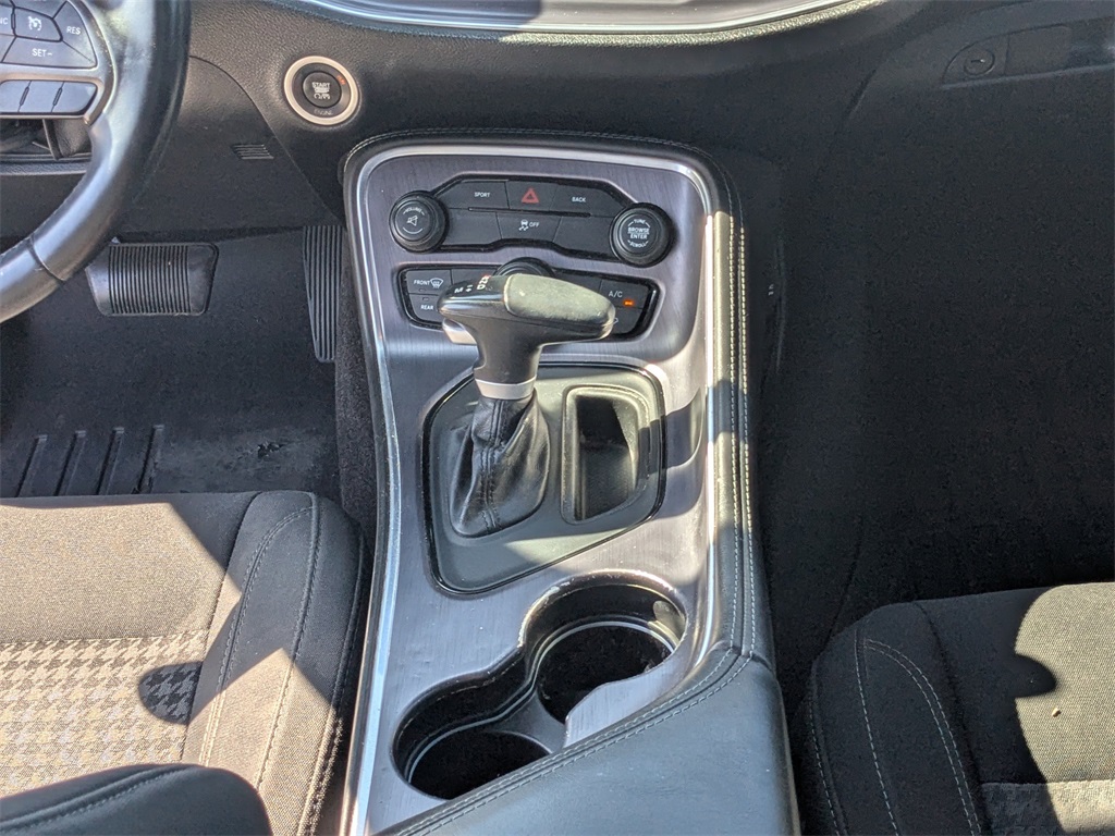 2016 Dodge Challenger SXT photo 17
