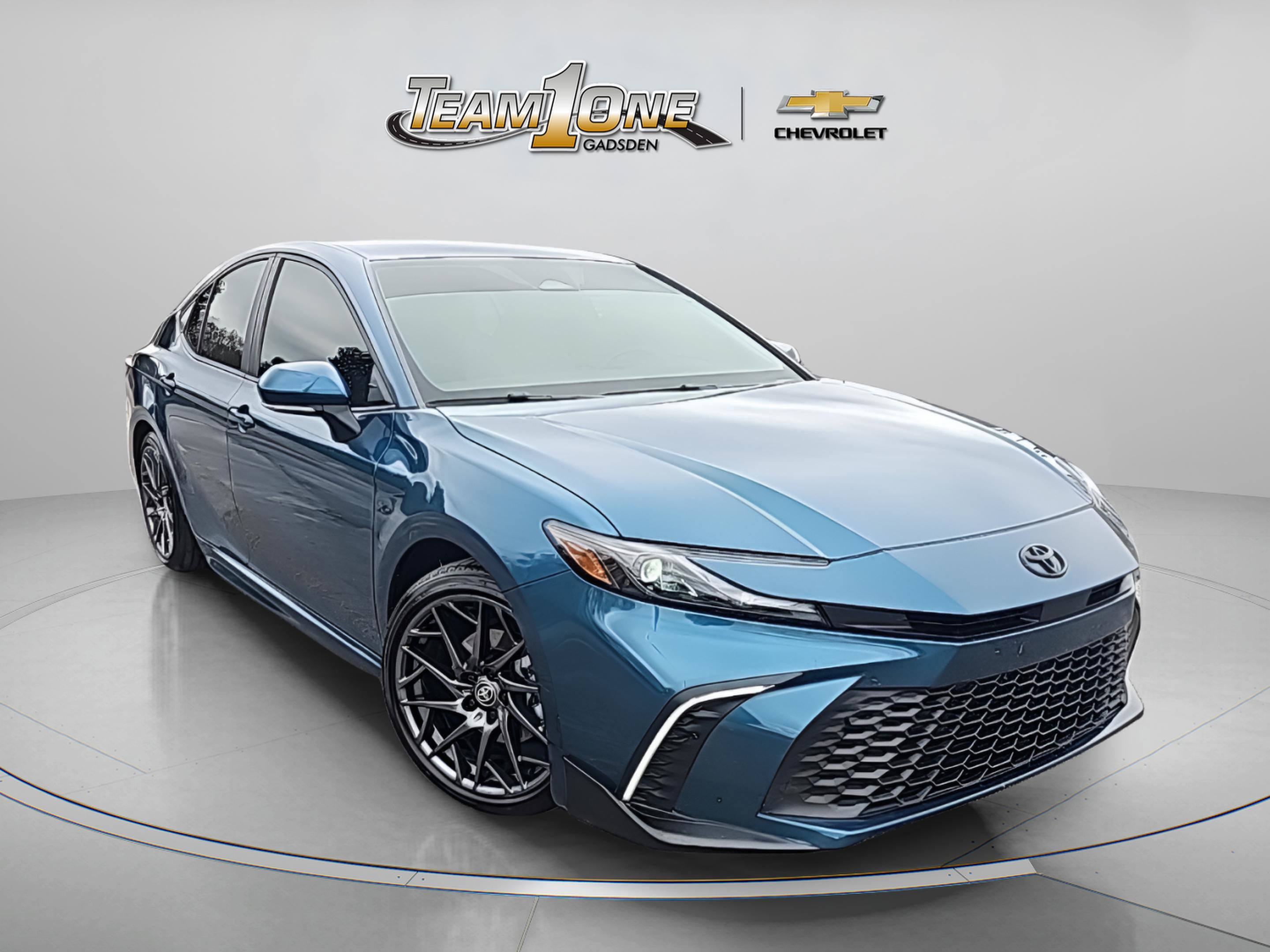 2025 Toyota Camry SE's photo