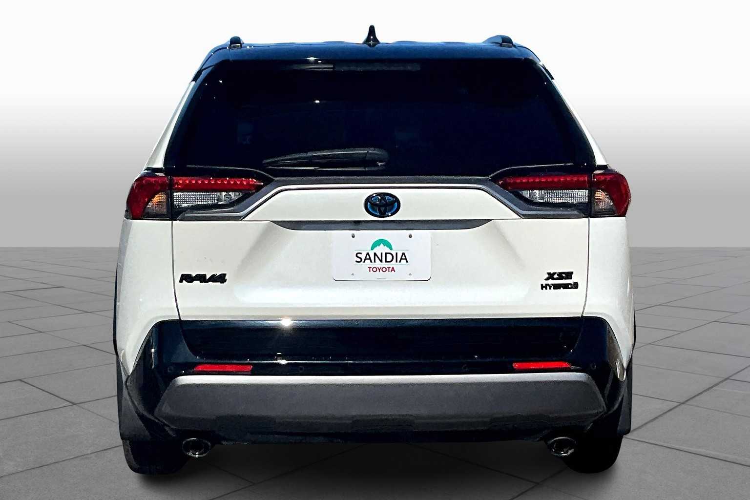 2021 Toyota RAV4 Hybrid XSE photo 4