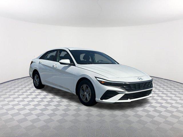 2025 Hyundai Elantra SE photo 3