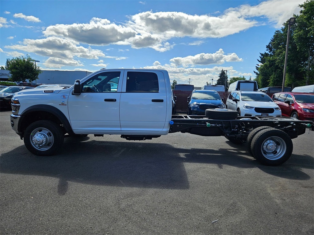 2025 Ram 5500 photo 4