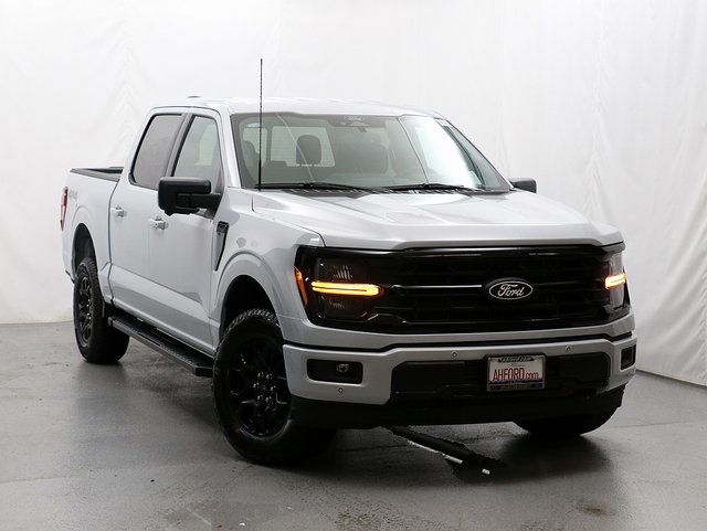 New 2025 Space White Metallic Ford XLT image 1