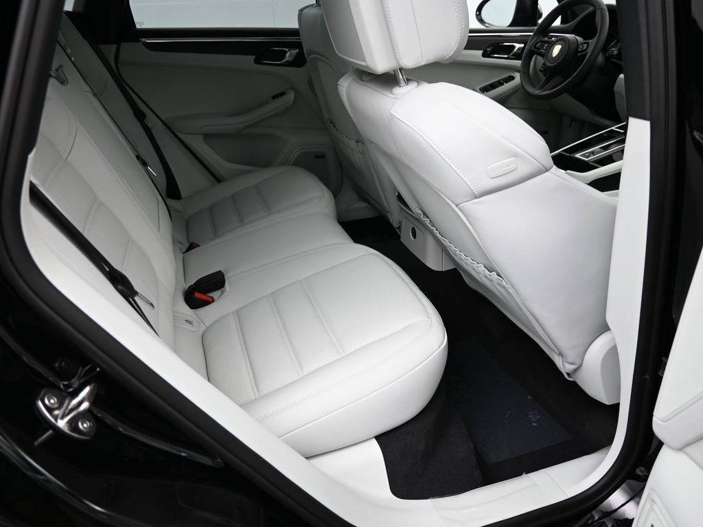 2026 Porsche Macan GTS photo 20