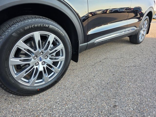 2025 Ford Explorer photo 38