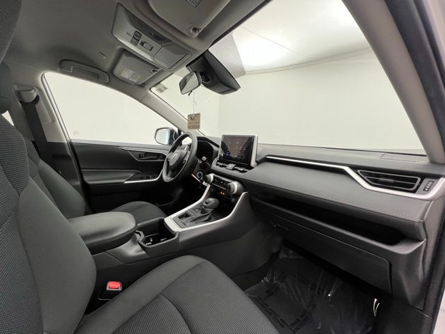 2024 Toyota RAV4 LE photo 6