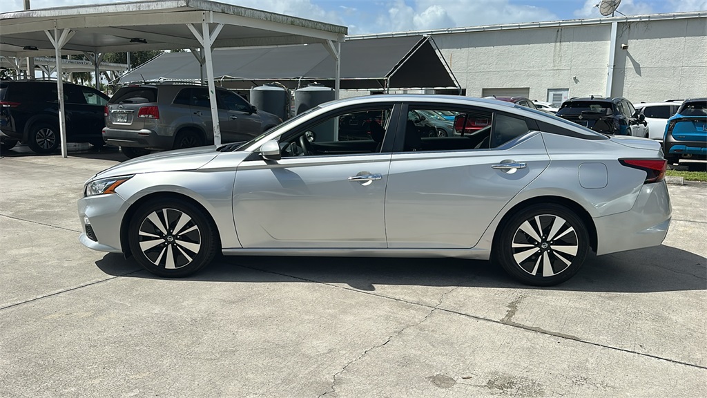 2022 Nissan Altima 2.5 SV photo 4