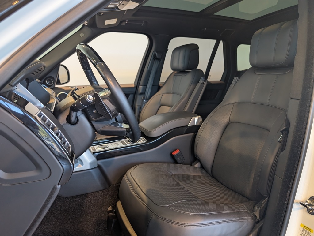 2020 Land Rover Range Rover HSE photo 12