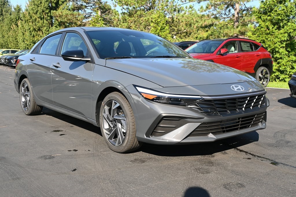 2025 Hyundai Elantra SEL's photo