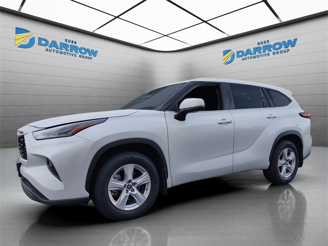 2024 Toyota Highlander LE's photo