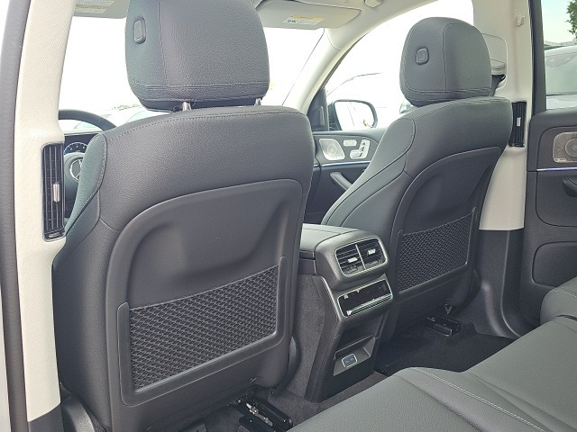 2026 Mercedes Benz GLS 450 4MATIC photo 13