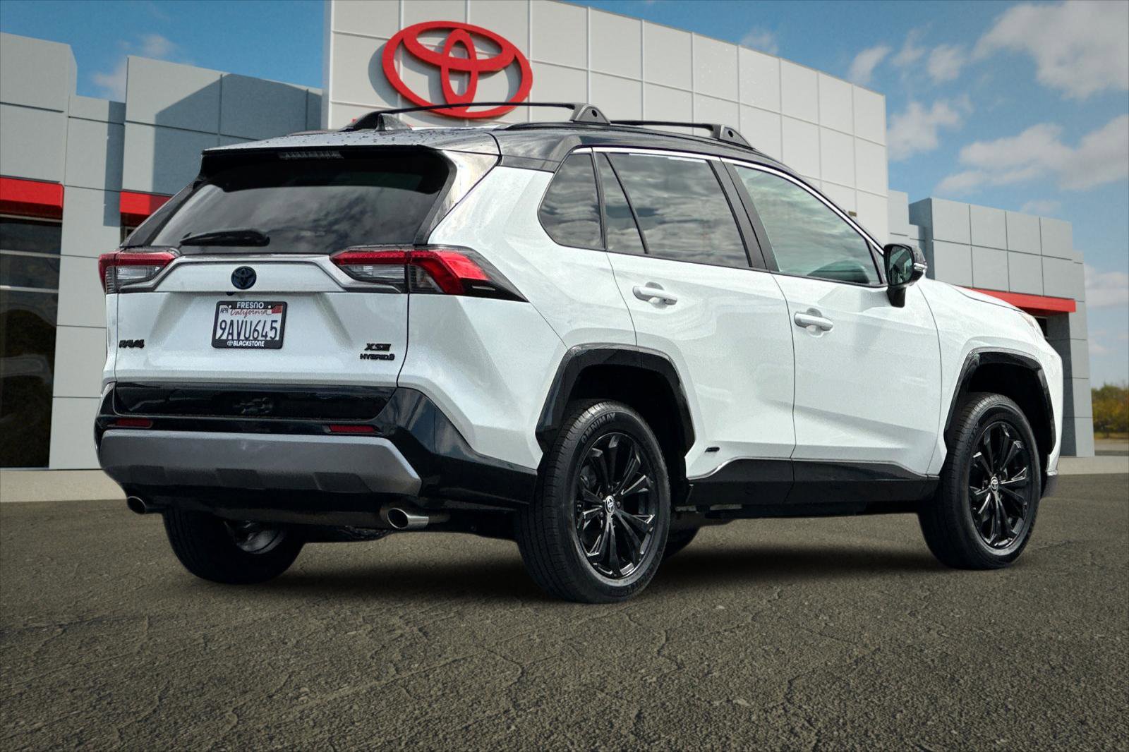 2022 Toyota RAV4 Hybrid XSE photo 3