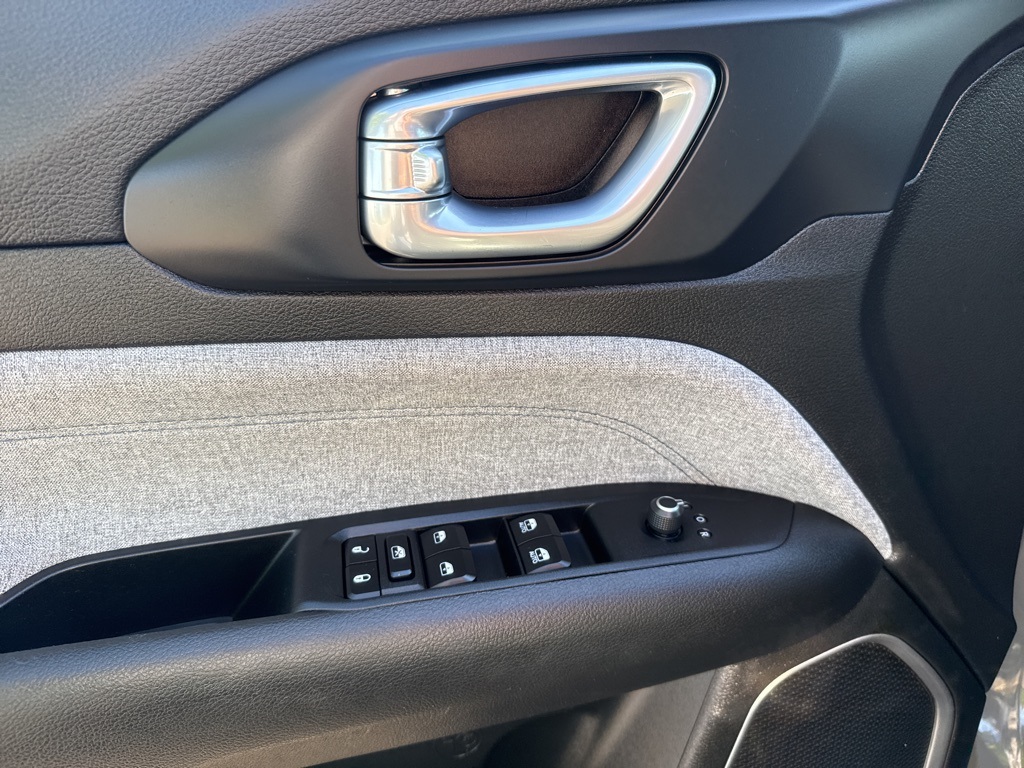 2024 Jeep Compass Latitude photo 11