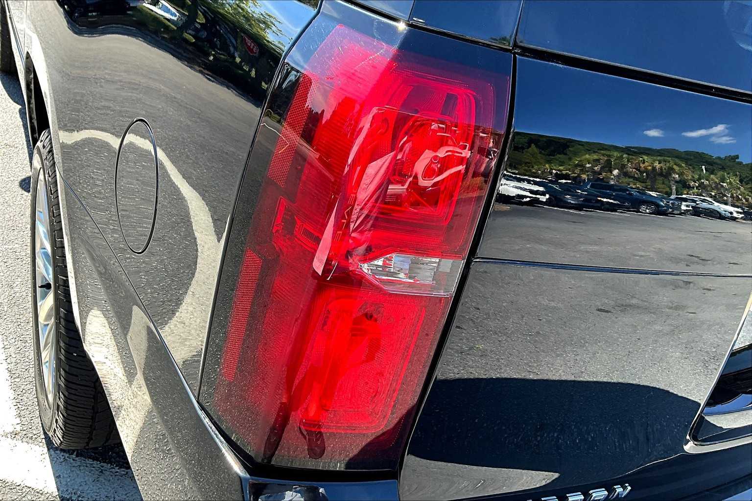 2019 Chevrolet Suburban Premier photo 27
