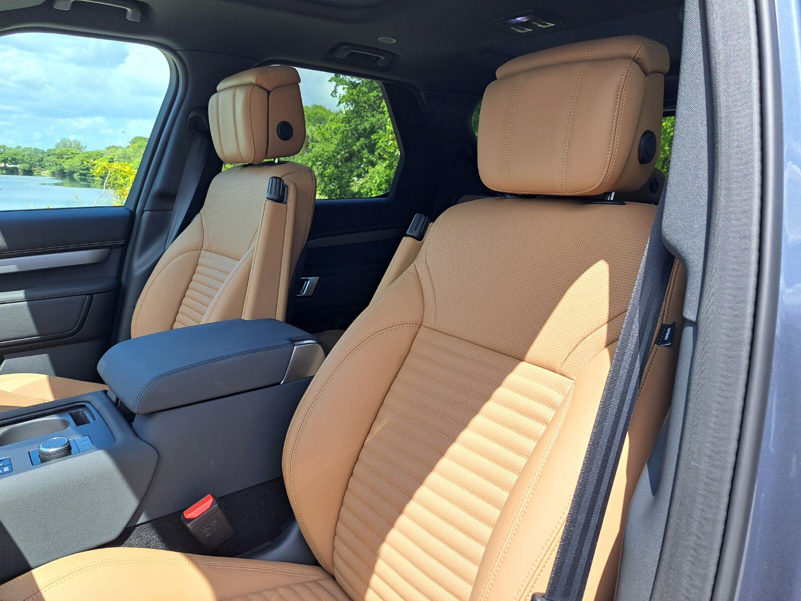 2025 Land Rover Discovery SE photo 9