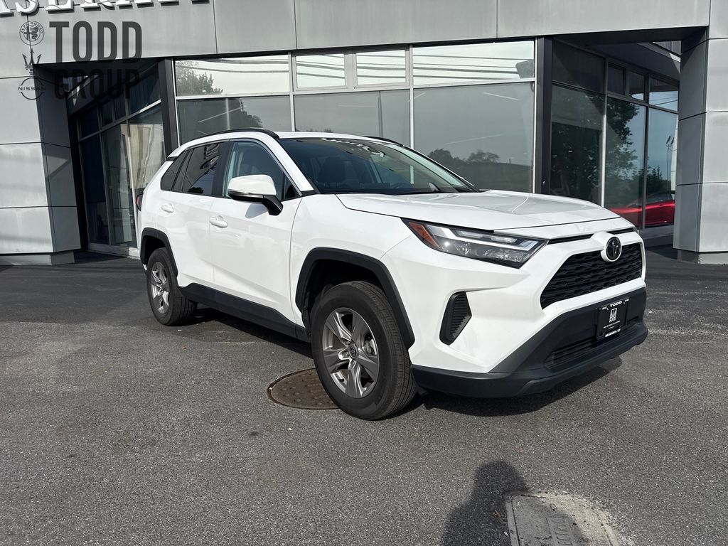 2023 Toyota RAV4 XLE photo 7