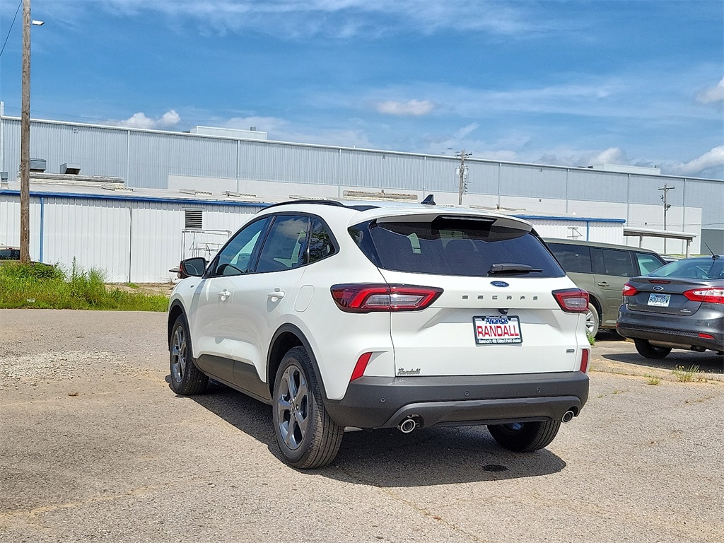 2025 Ford Escape ST-Line photo 4