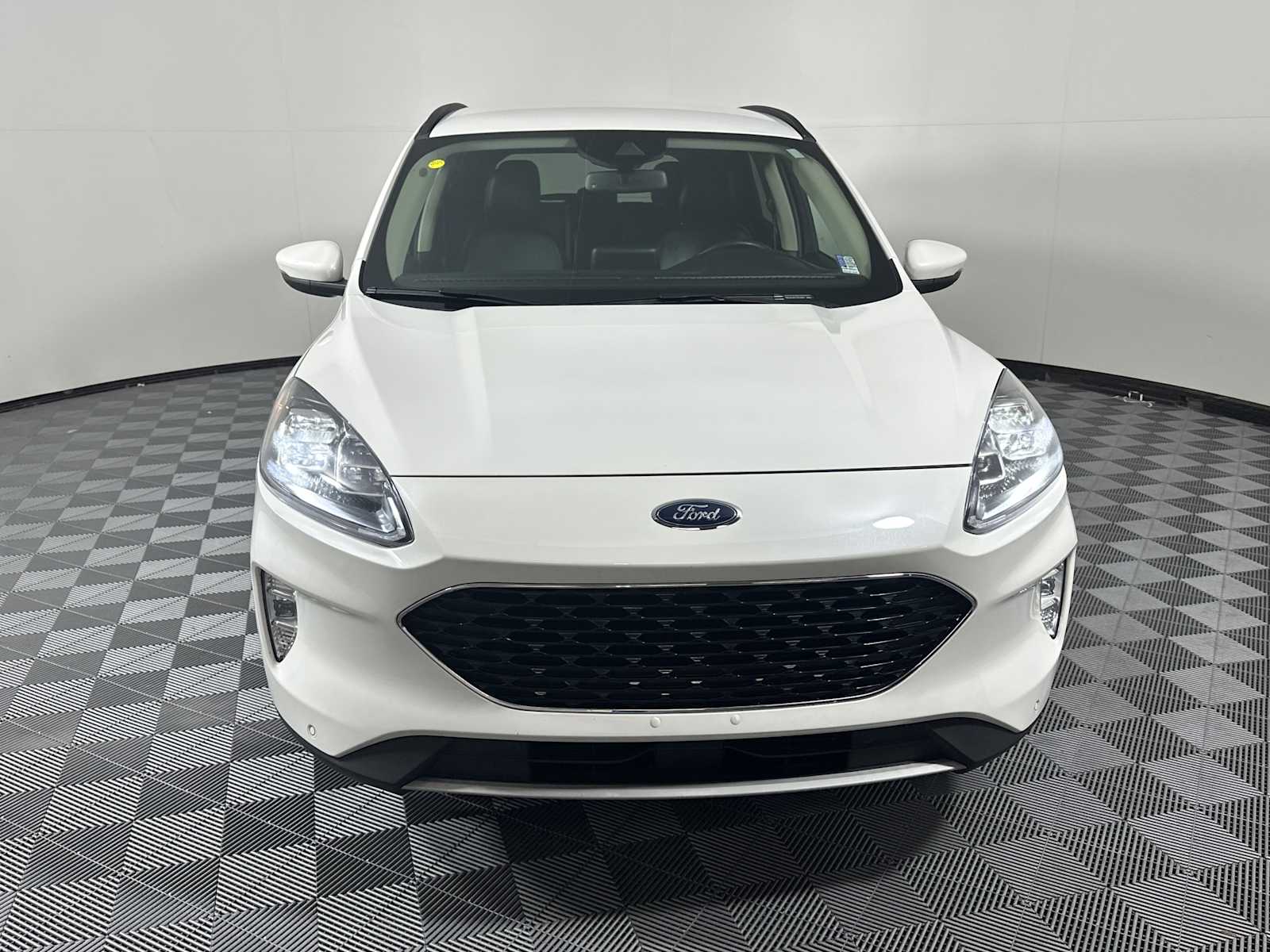 2020 Ford Escape Titanium photo 2