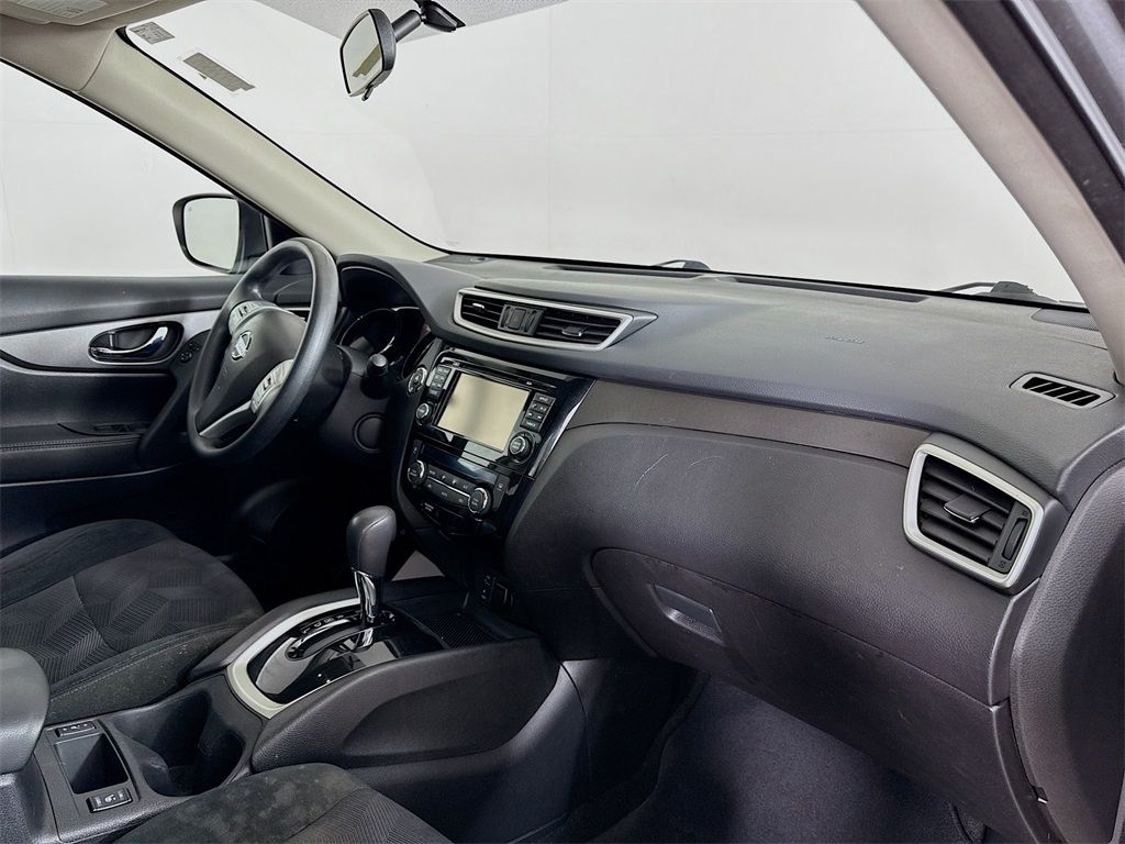 2016 Nissan Rogue SV photo 29