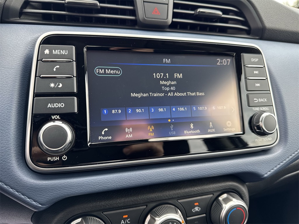 2025 Nissan Versa 1.6 SV photo 16