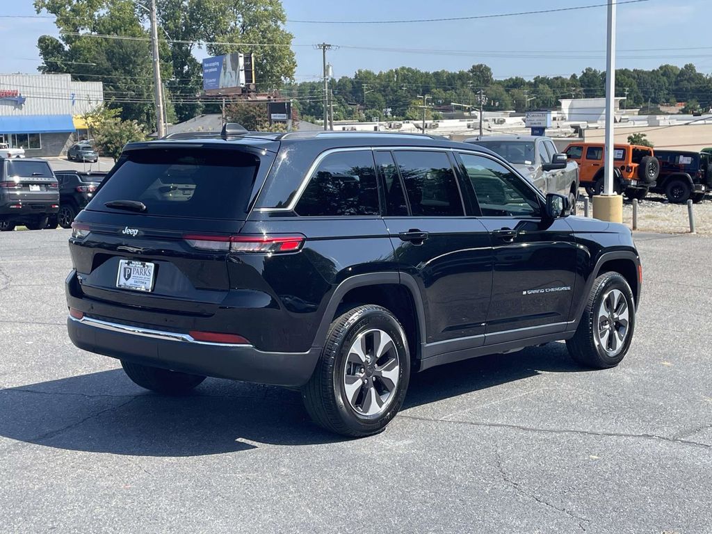 2023 Jeep Cherokee Base photo 5
