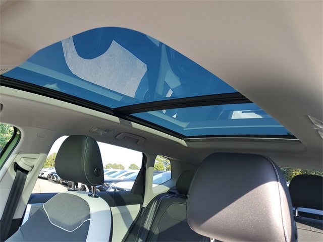 2025 Volkswagen Taos SE photo 16