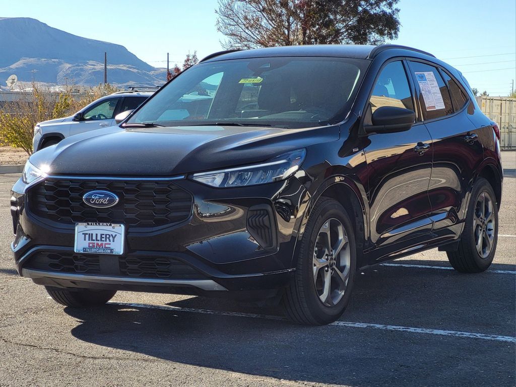 2024 Ford Escape ST-Line photo 2