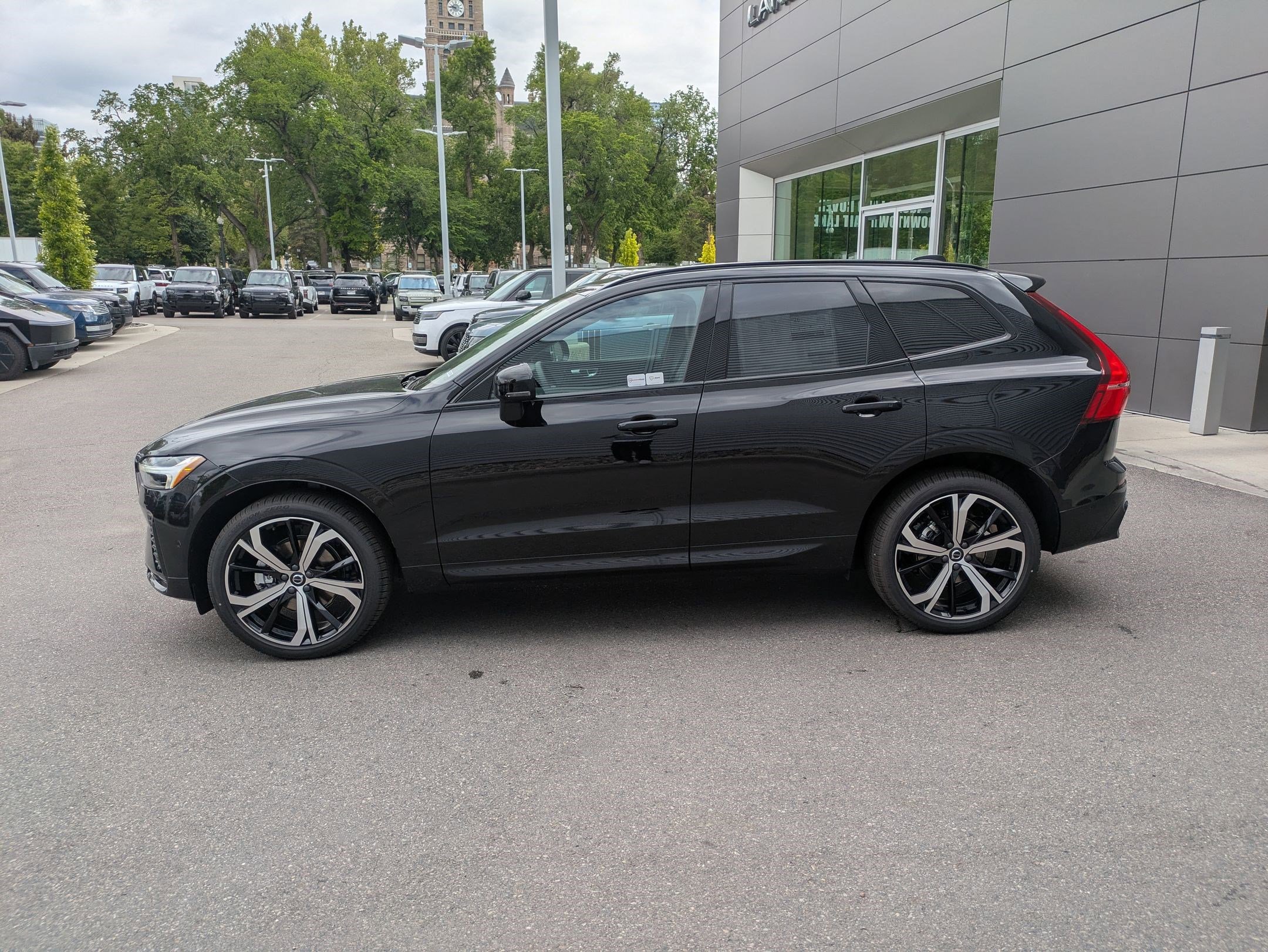2025 Volvo XC60 photo 10
