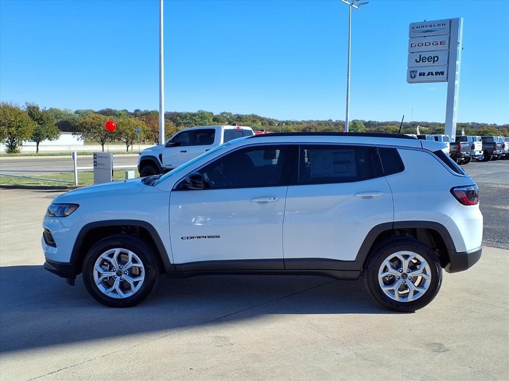 2026 Jeep Compass Latitude photo 4