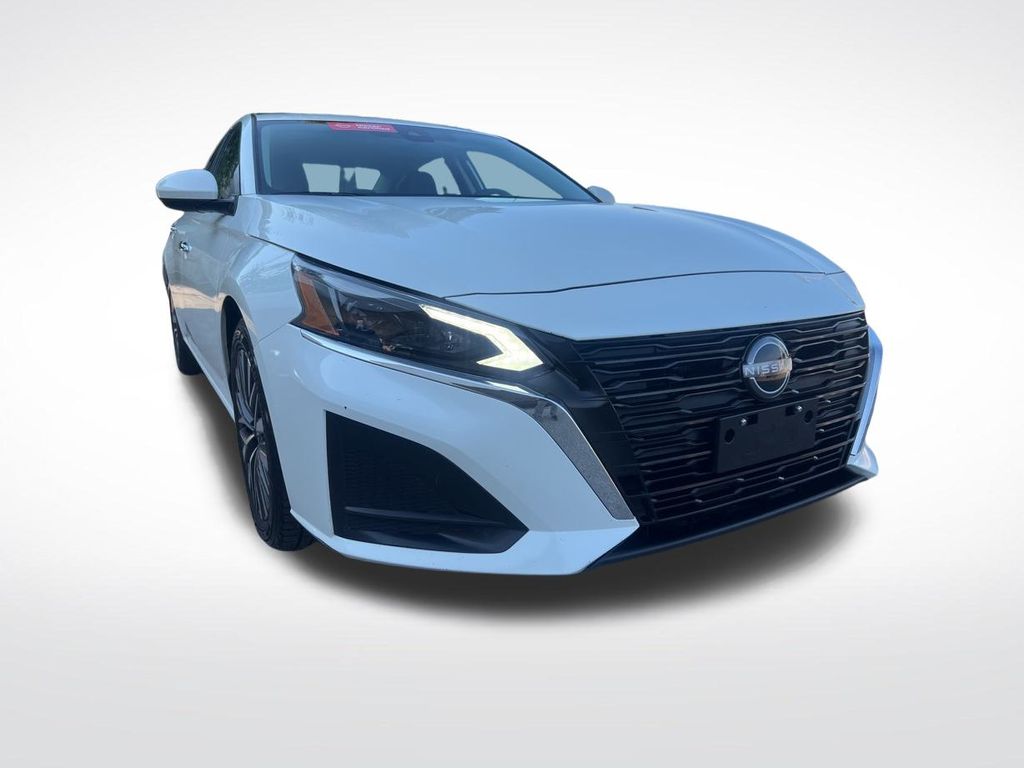 2023 Nissan Altima SV photo 3