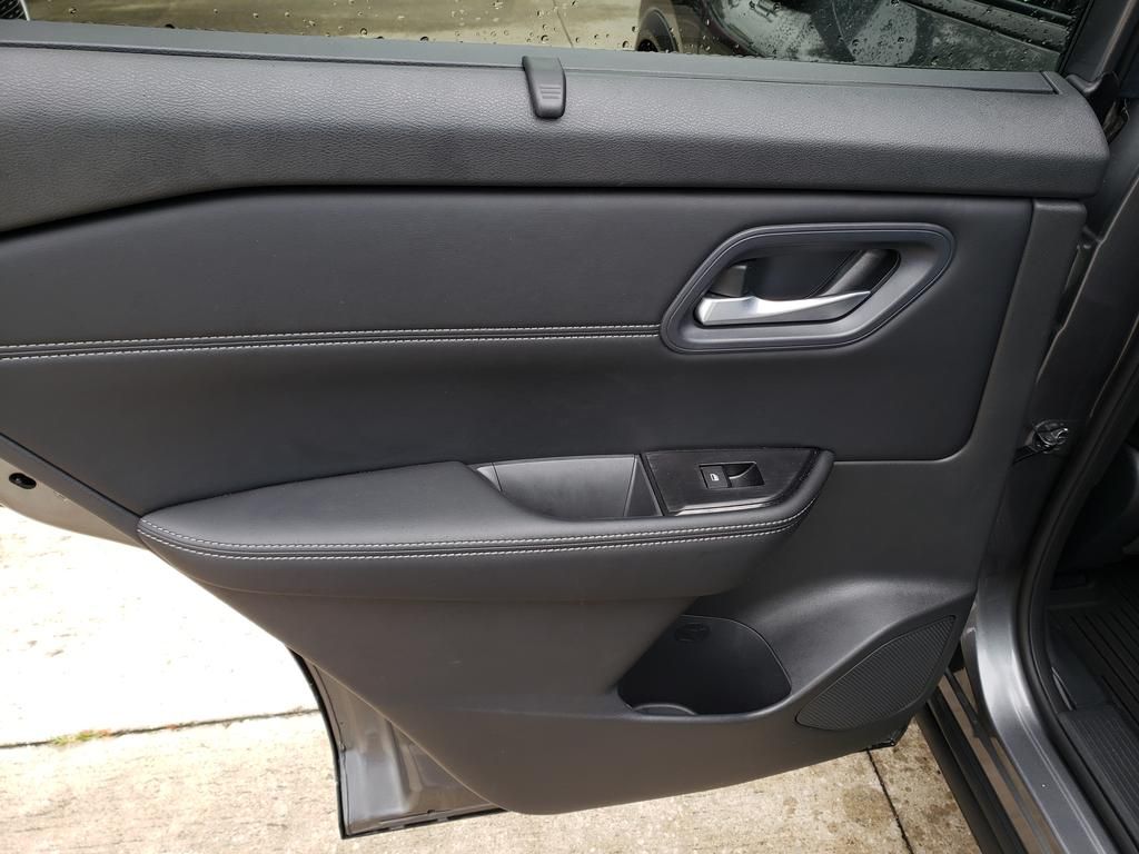 2024 Nissan Rogue SV photo 17