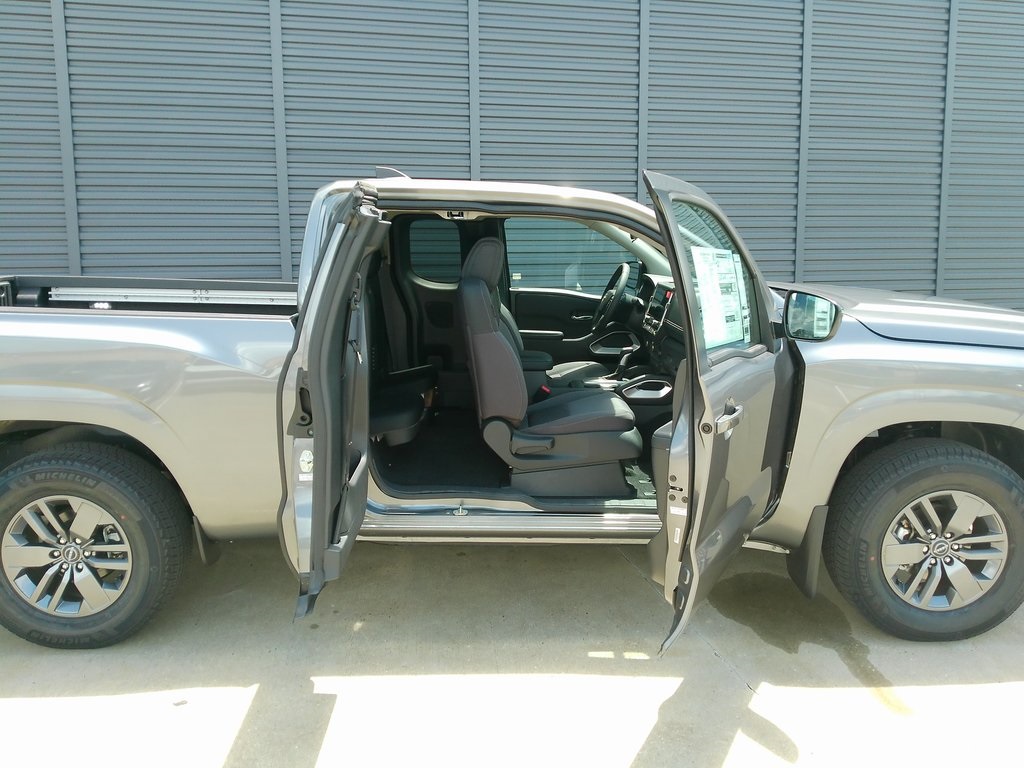 2025 Nissan Frontier King Cab SV photo 14