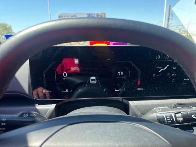 Used 2025 Snow White Pearl Kia EX image 20