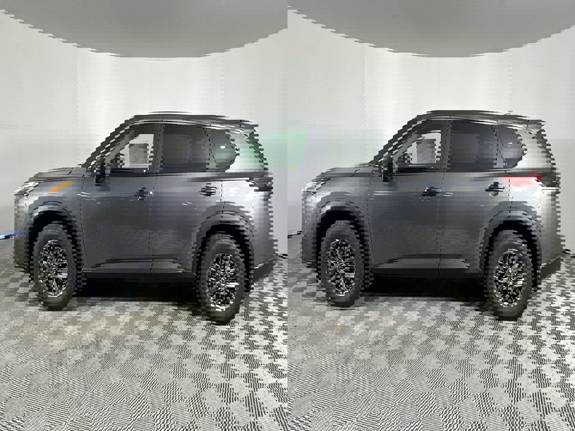 2025 Nissan Rogue S photo 4