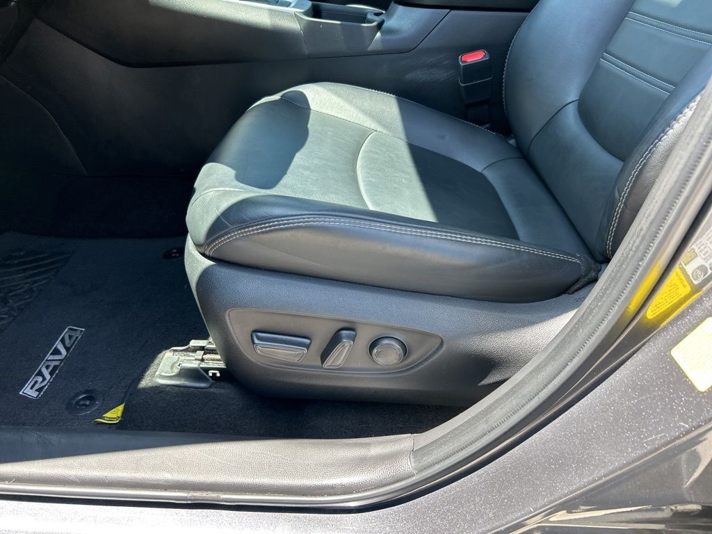 2023 Toyota RAV4 XLE Premium photo 10