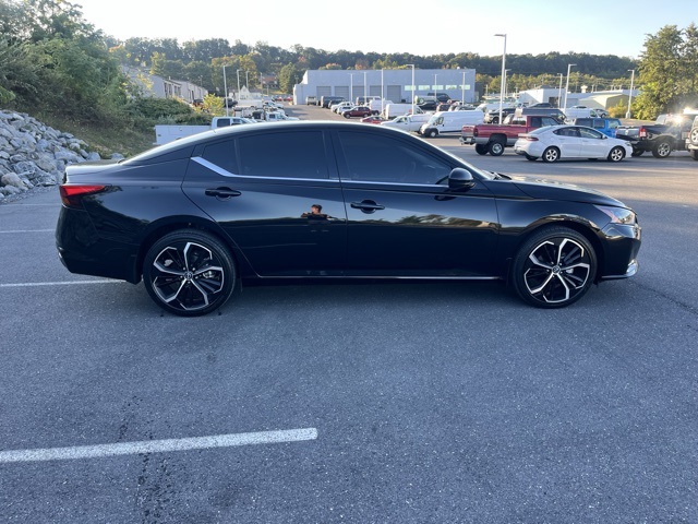 2024 Nissan Altima 2.5 SR photo 9