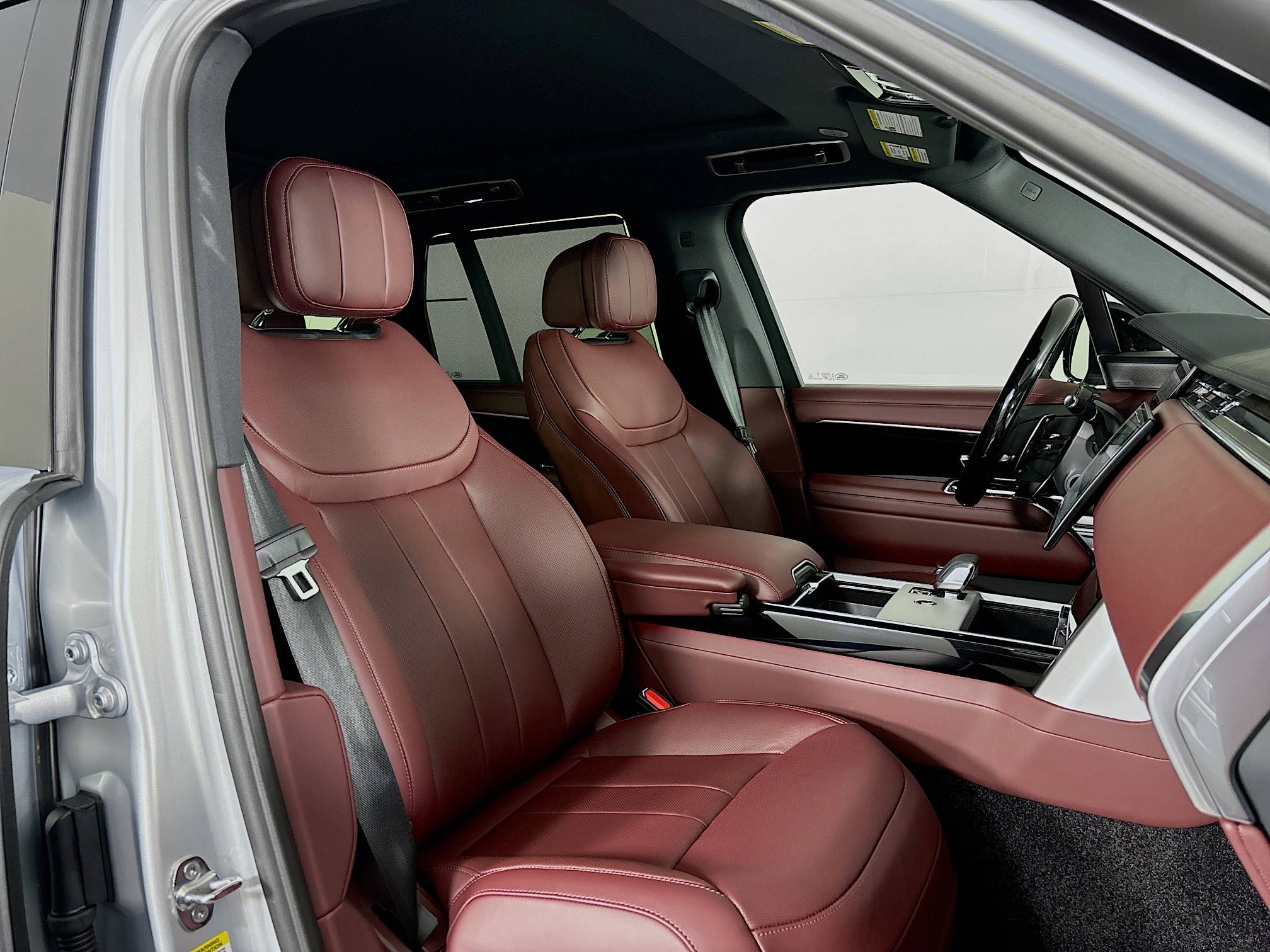 2025 Land Rover Range Rover SE photo 23