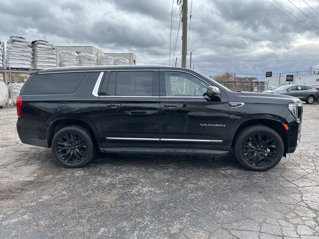 2023 Gmc Yukon XL SLT photo 3