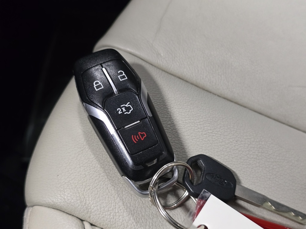 2015 Ford Edge Titanium photo 31