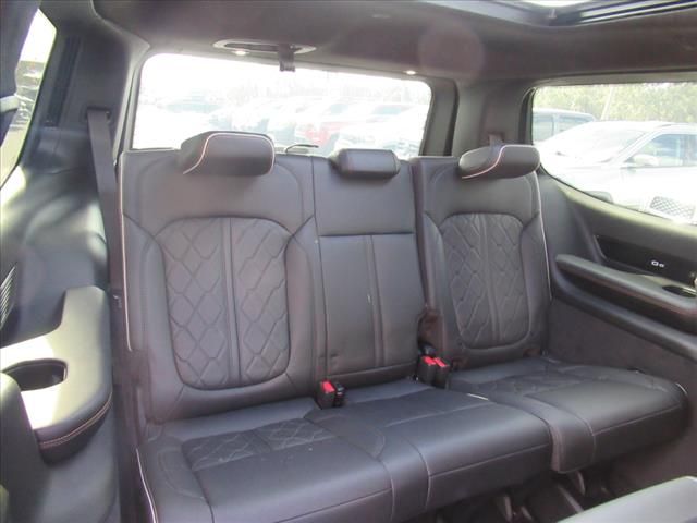 2023 Jeep Grand Wagoneer III photo 17